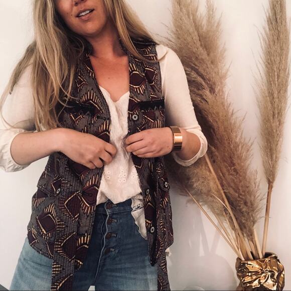 ANTHROPOLOGIE ELEVENSES Tribal Geometric Print Maroon Gold Belted Button Vest XS - Picture 4 of 11